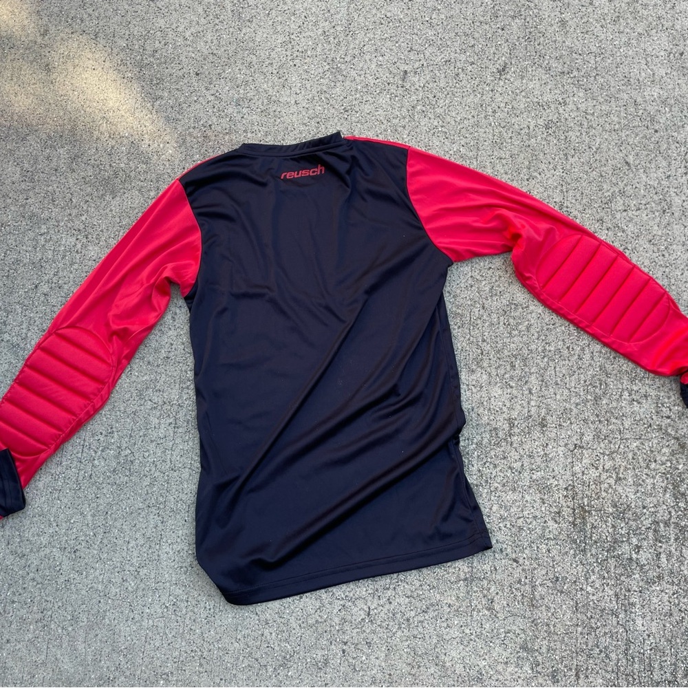 Padded sleeves goalie jersey